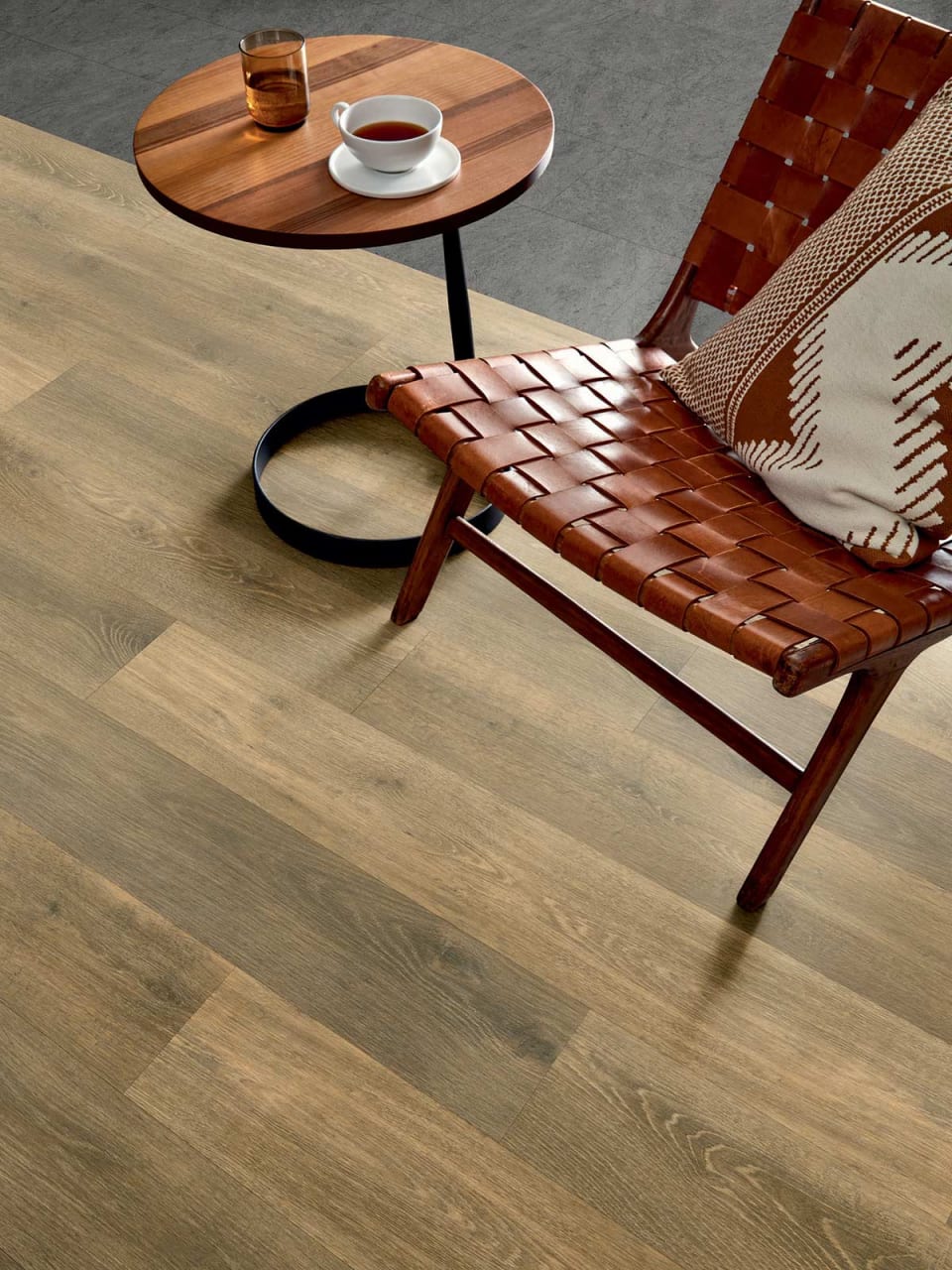 Yarncliff Oak AR0W8800 | Commercial LVT Flooring from the Amtico